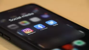 Smartphone screen with social media apps.